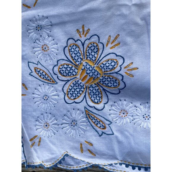 Vintage 1950s Cotton Card Table Tablecloth Napkin set Embroidery Floral - Picture 13 of 16